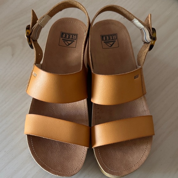Reef Shoes - Reef Tan Leather Sandals with Adjustable Straps